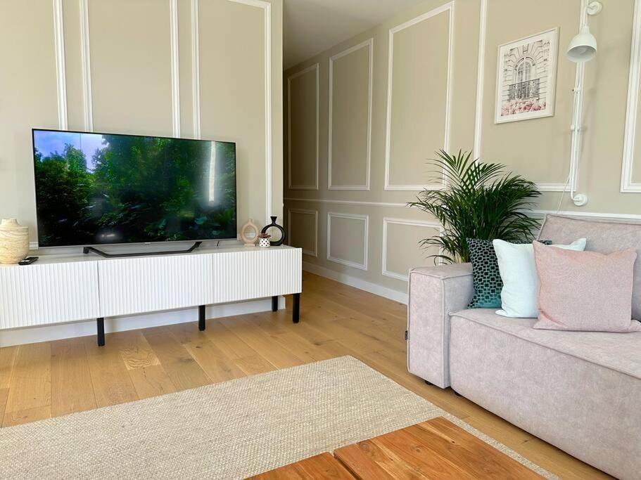 Vick's House With Parking And Ev Chrgr *