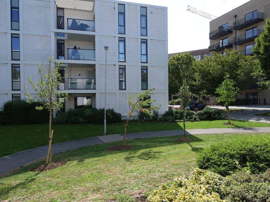 Vick's House With Parking And Ev Chrgr * Uxbridge